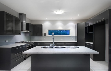 Натяжные потолки на кухне